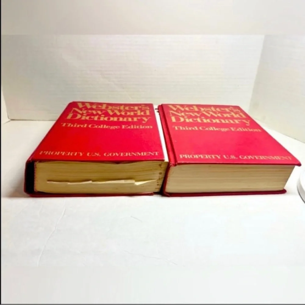 VINTAGE 1988 WEBSTER’S NEW WORLD DICTIONARIES - THIRD COLLEGE EDITION) (PAIR)